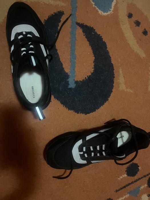 Продавам dior b22 черни