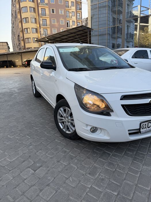 Chevrolet cobalt sotiladi.