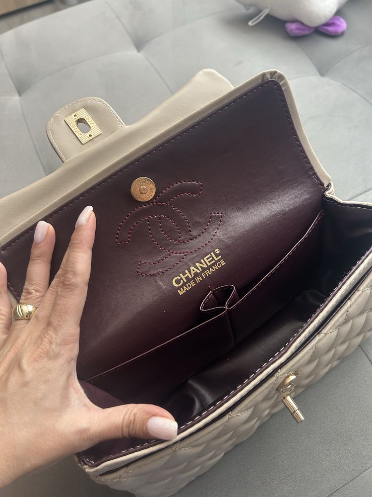 Бежова чанта Chanel