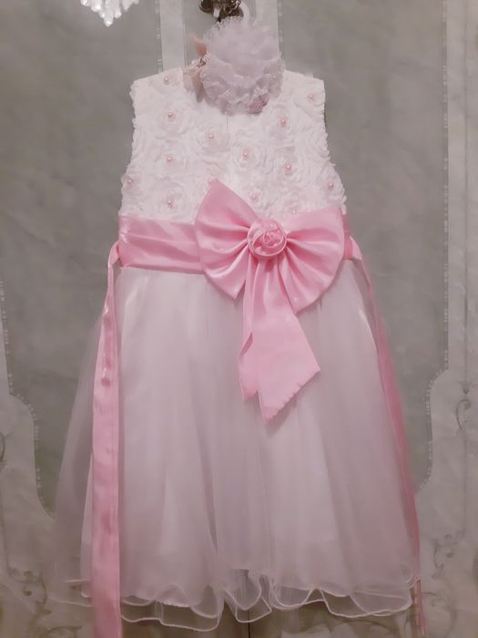 Красивое платье в отличном состоянии. Срочно!