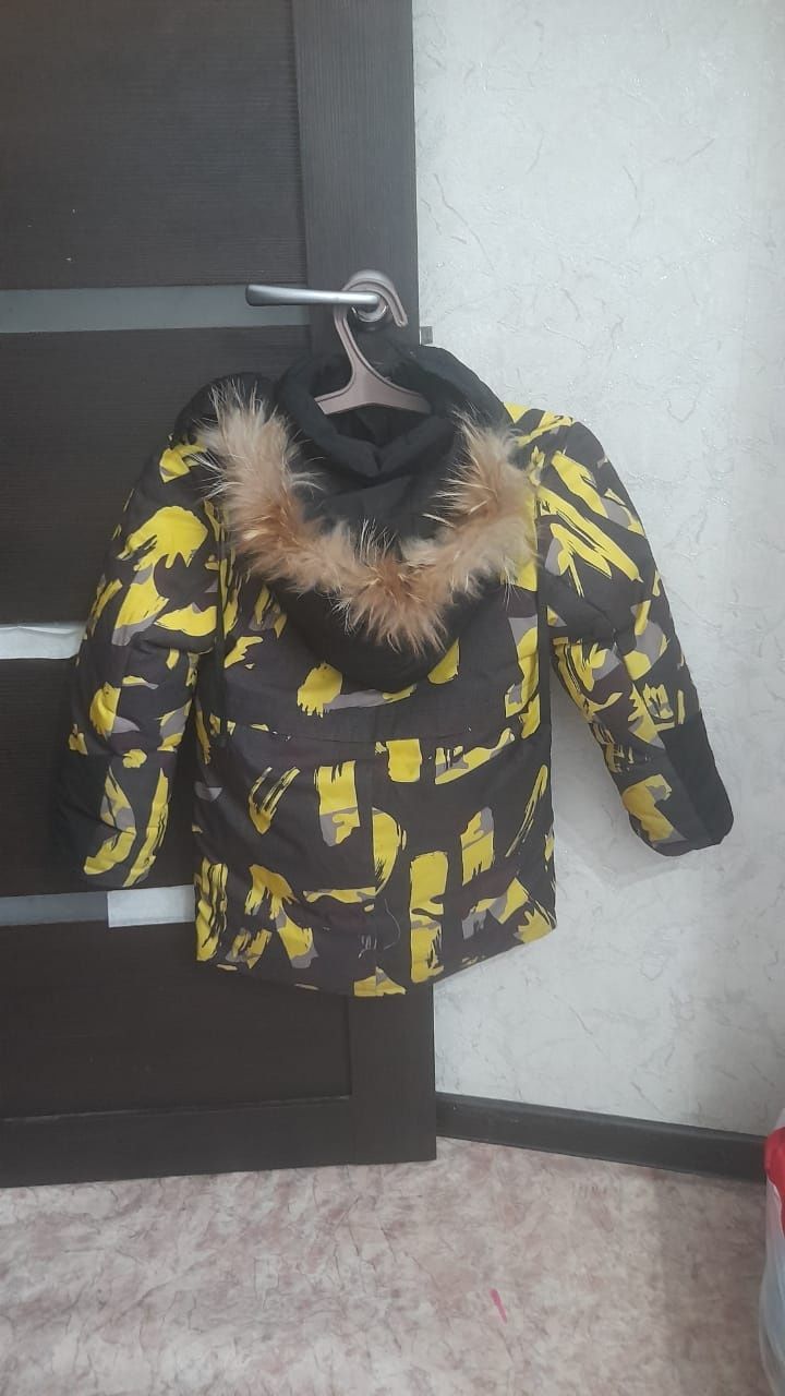 Продам зимную куртку на мальчика