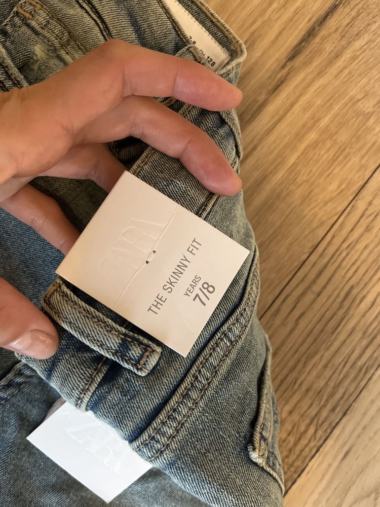 Нови дънки Zara 128 см