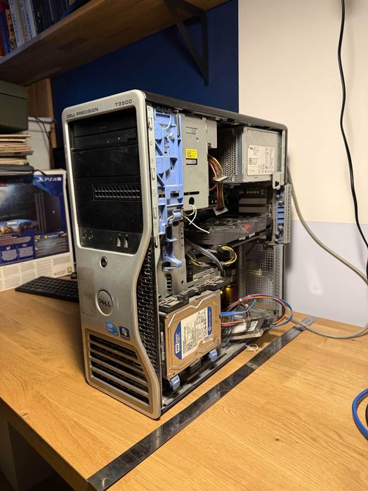 Настолен компютър с монитор