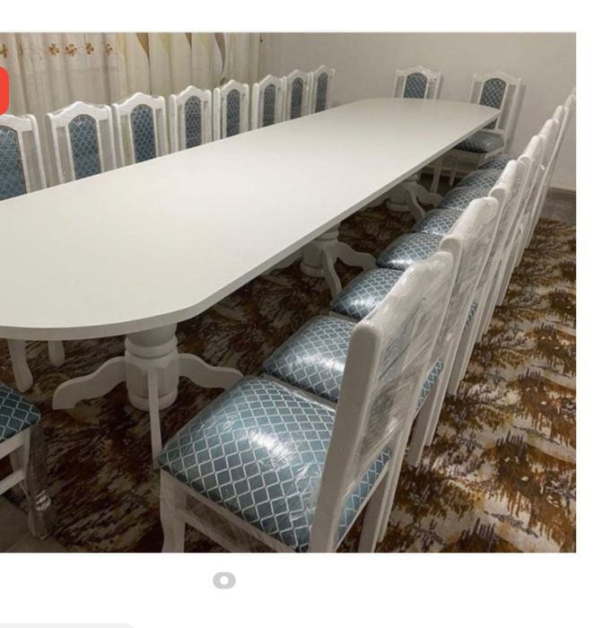 Гостинный стол со стульями продаются