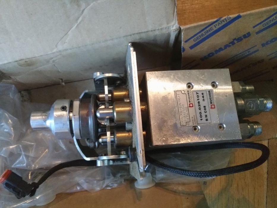 42U-64-23120 CONTROL VALVE джойстик за челен товарач