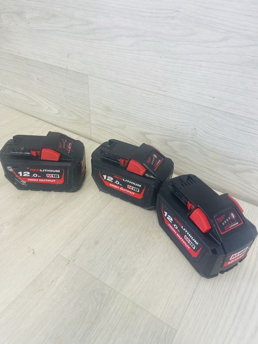 Milwaukee M18 HB 12 acumulatori