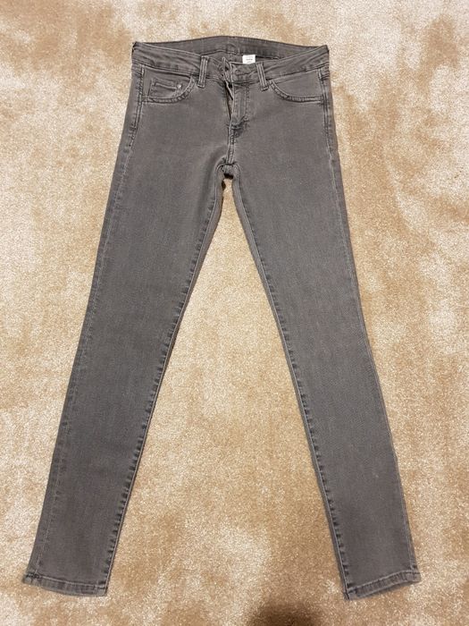 10 pantaloni tip blugi