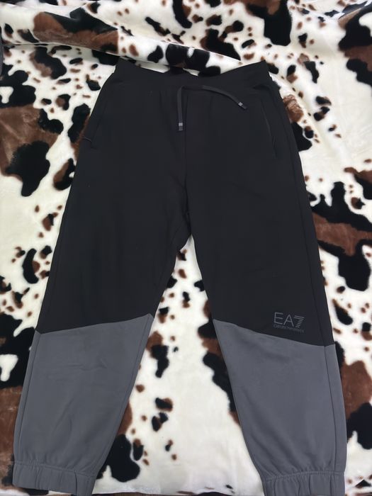 Екип Emporio Armani