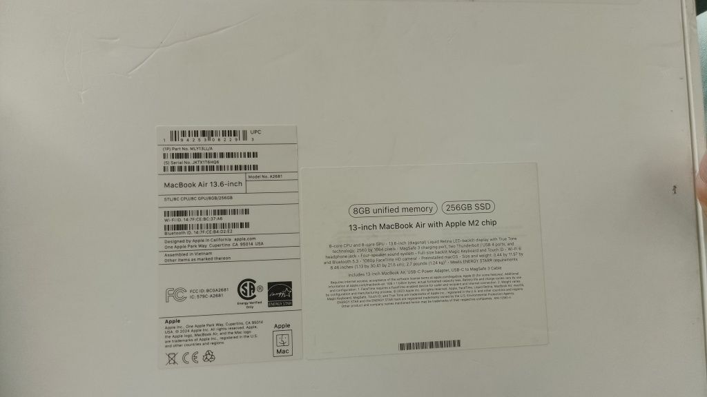 Macbook M2 2022 8GB 256GB tilla rangli sikl 18