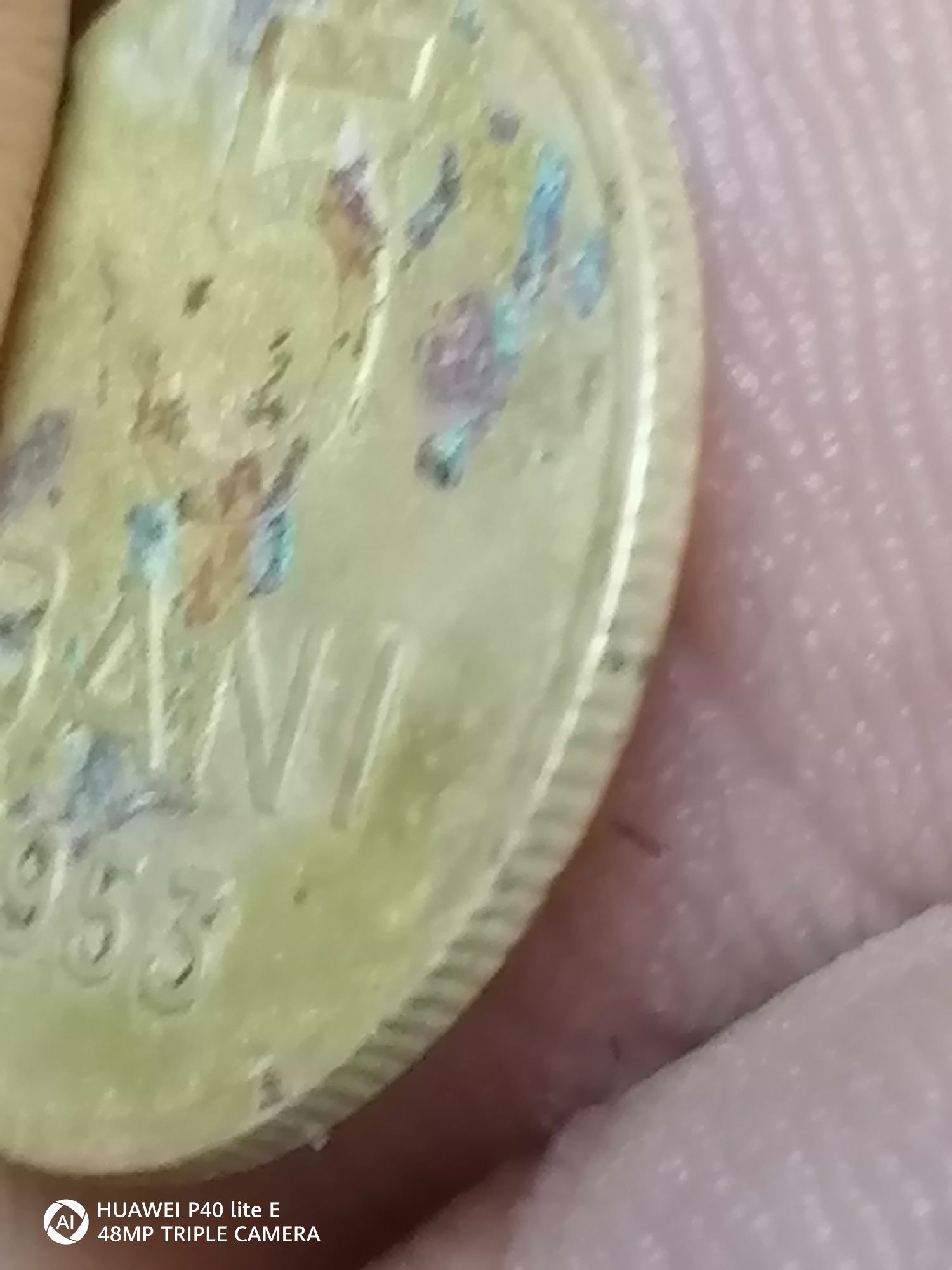 Monede euro și un bănuț de 5 românesc