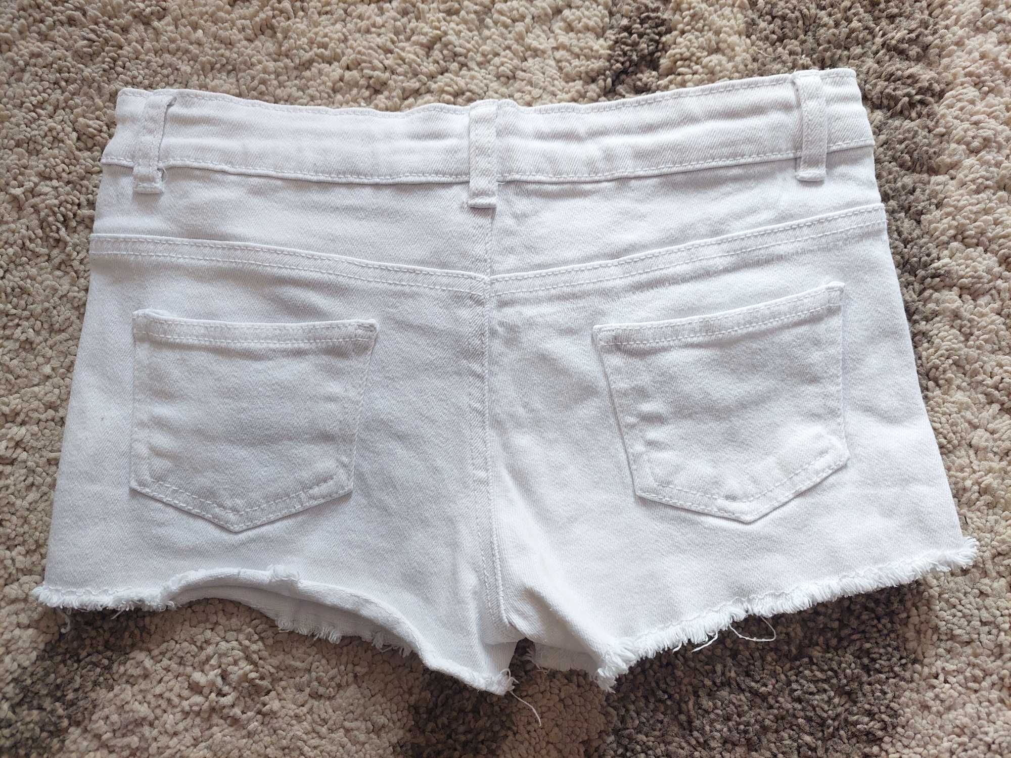 Детски бели дънкови къси панталонки с дантелен елемент 9-10г. 140см