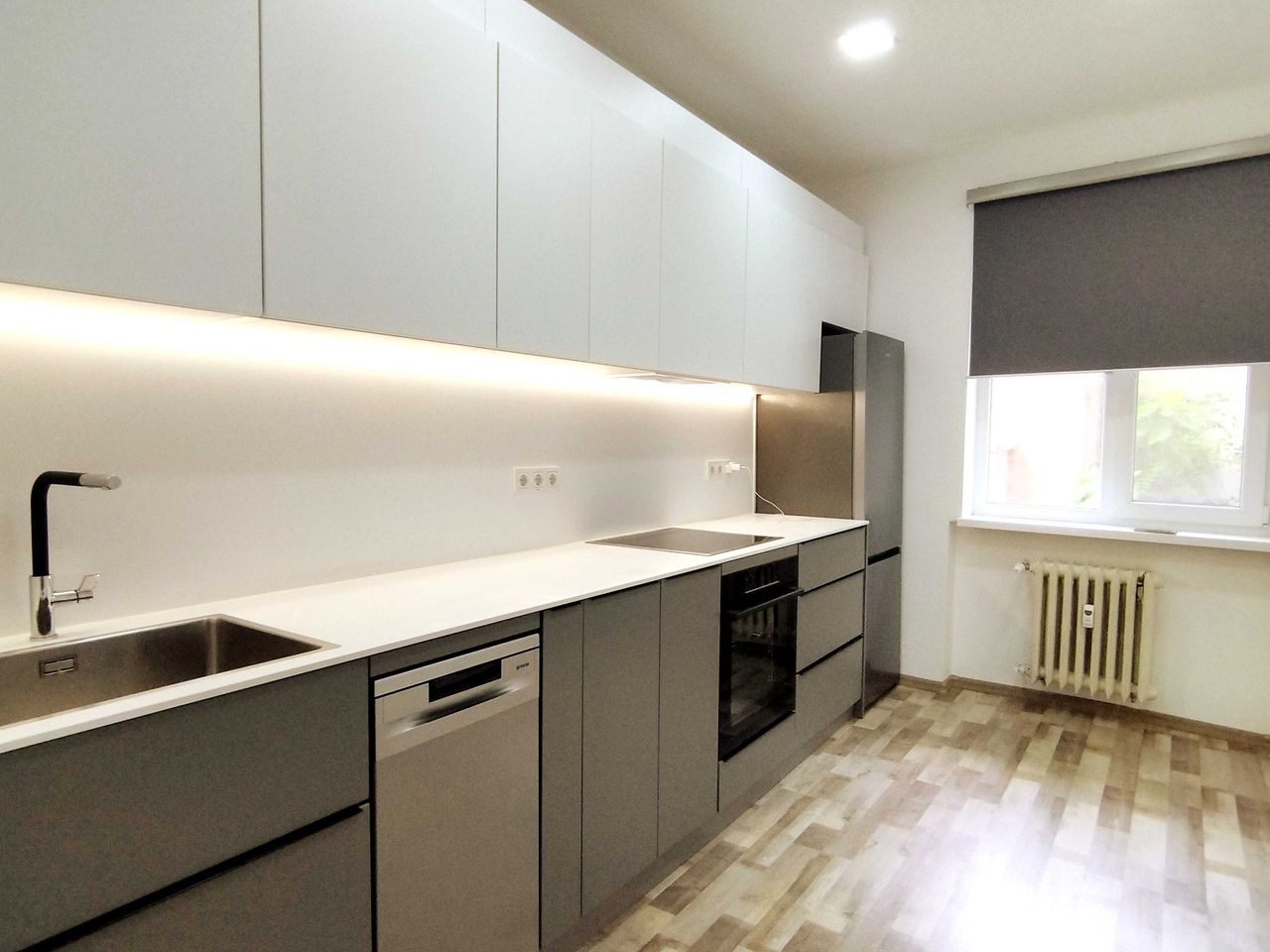 Продава се Едностаен апартамент в Перник, Център - 64 кв.м за 1875 €/кв.м - Снимка #3