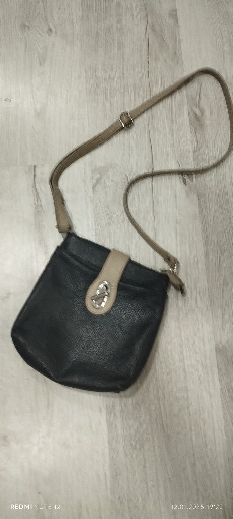 Продам сумочку кожанную