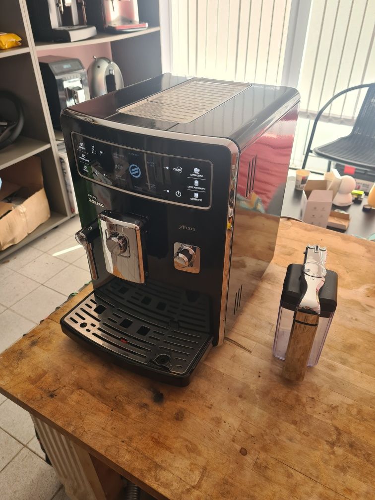 Продавам кафе робот SAECO XELSIS от най висок клас