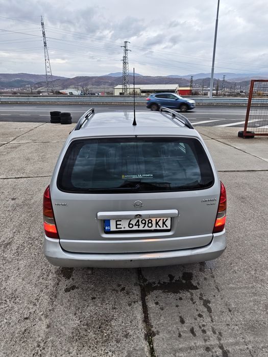 Продавам Опел Астра