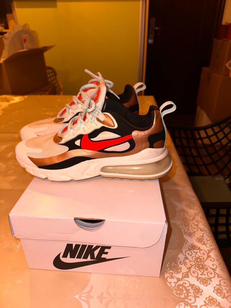 Adidasi Nike Air Max 270 React