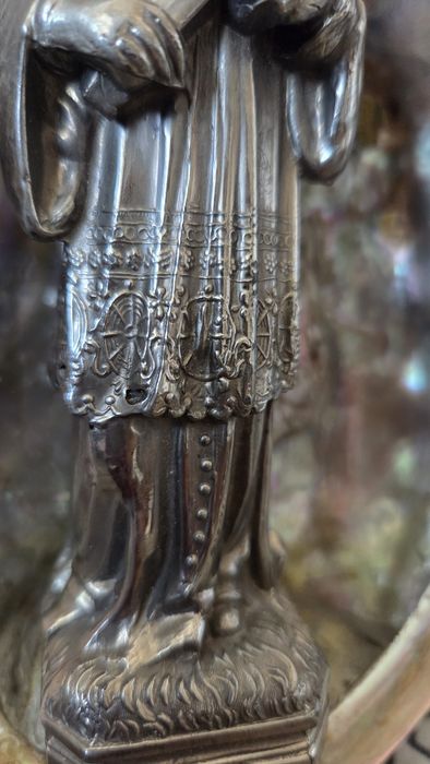 статуетка в мида