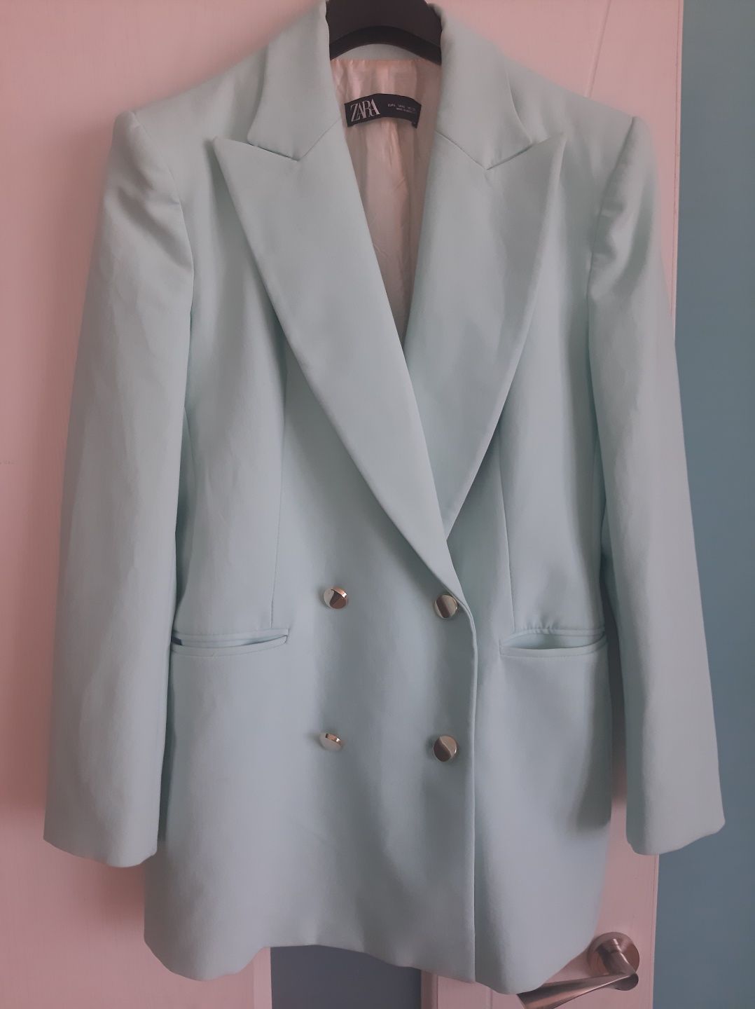 Сако на марката ZARA