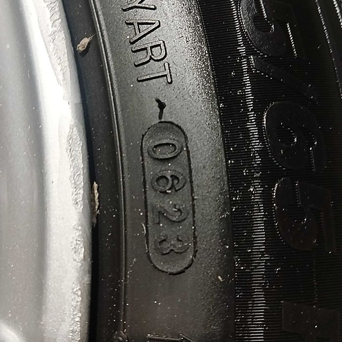 Тойота Ярис джанти с гуми 175/65/15 Кумхо всесезонни