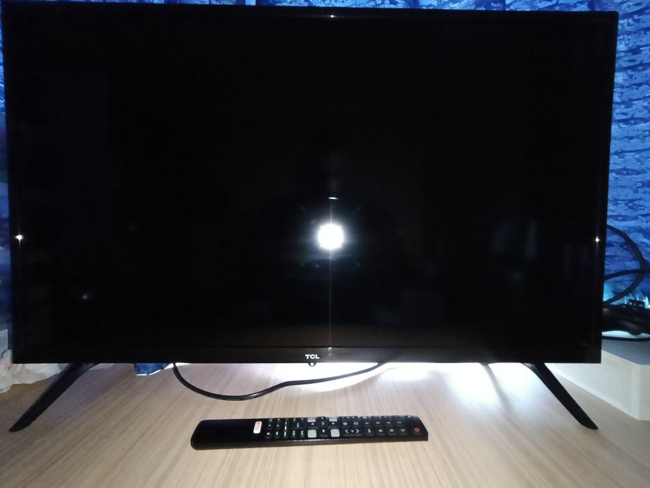 .TCL android TV.