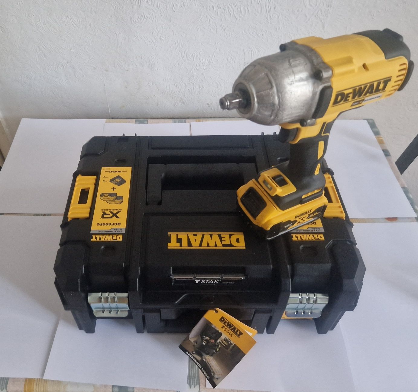 Продавам Акумулаторен Ударен Винтоверт с квадрат 1/2, Dewalt 899