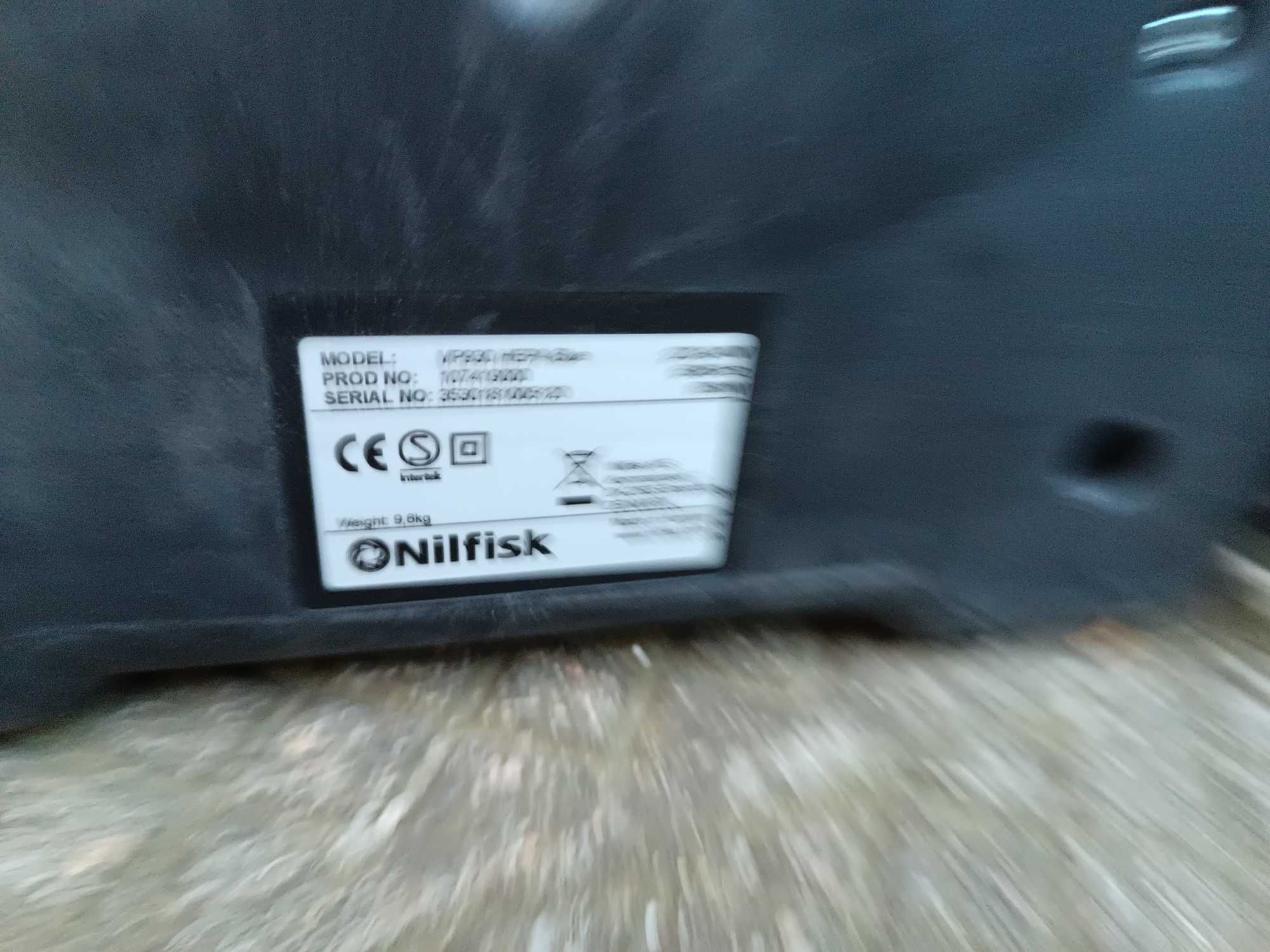 Професионална прахосмукачка Nilfisk VP930 HEPA