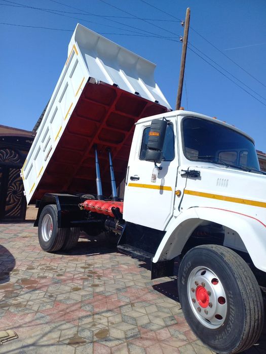 Zil sotiladi. Holati yangi