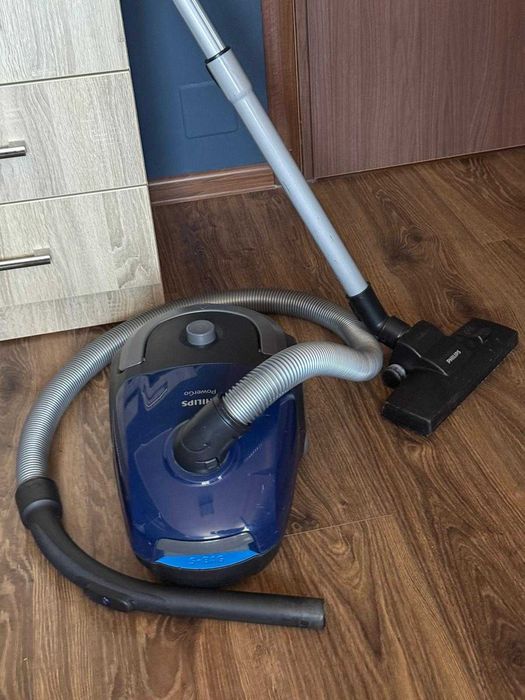 Aspirator Philips PowerGo cu sac