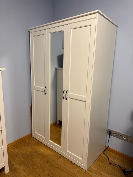 Самостоятелен гардероб