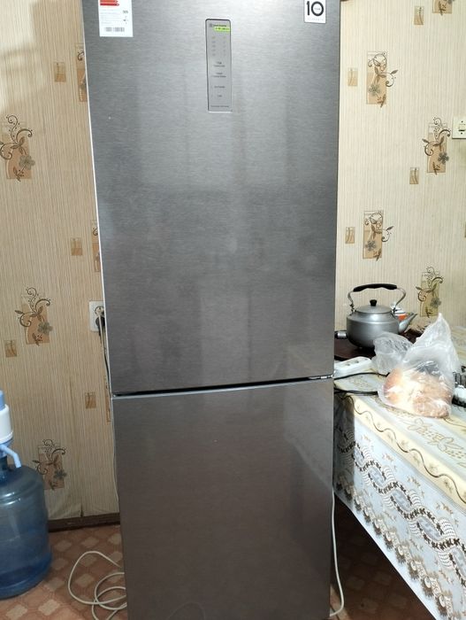 Продам холодильник за 250тыс. Пишите на ватсап.