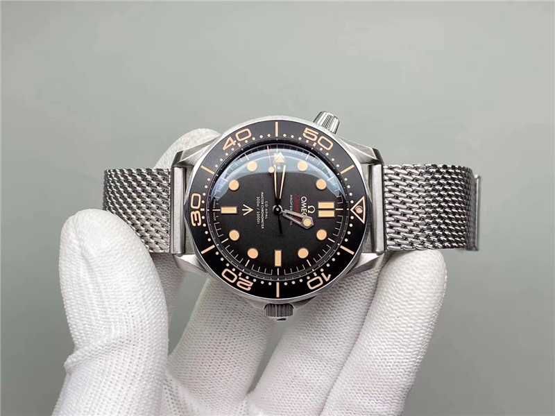 Ceas automat pentru bărbați OMEGA Seamaster Diver 300M 007 Edition