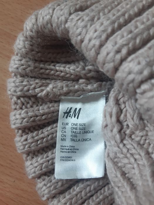 Дамски шапки с понпон