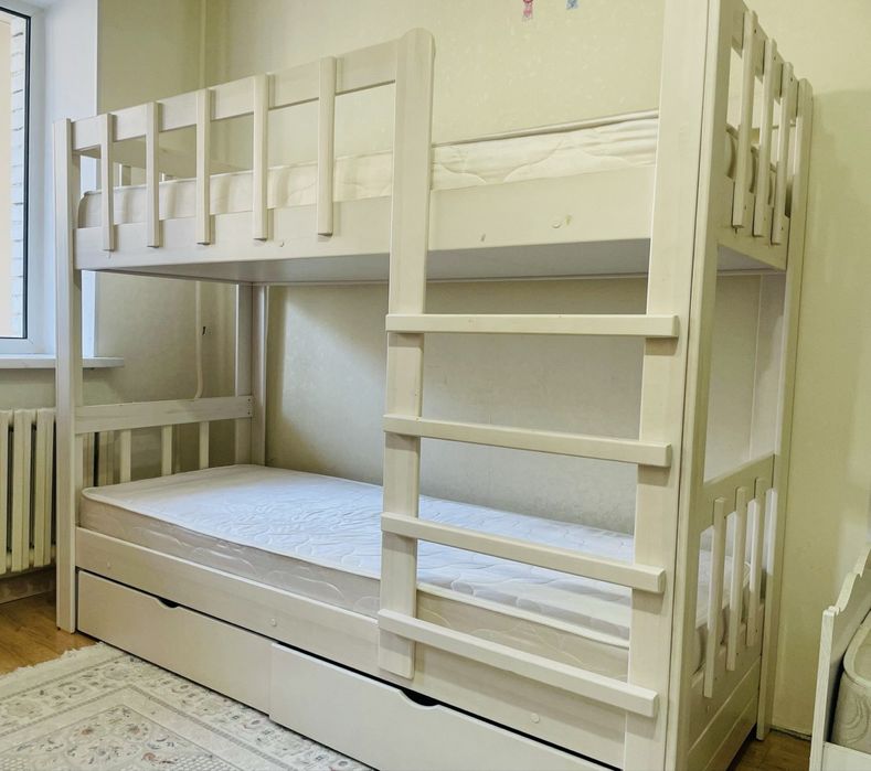 Двухярусная кровать