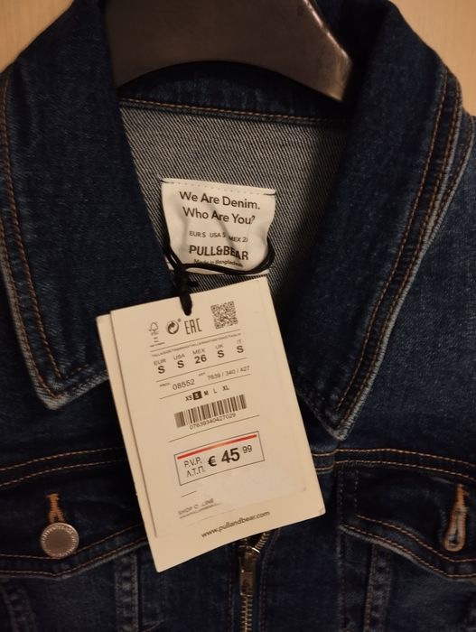 Vând salopetă de blugi, de la Pull&Bear 150 lei