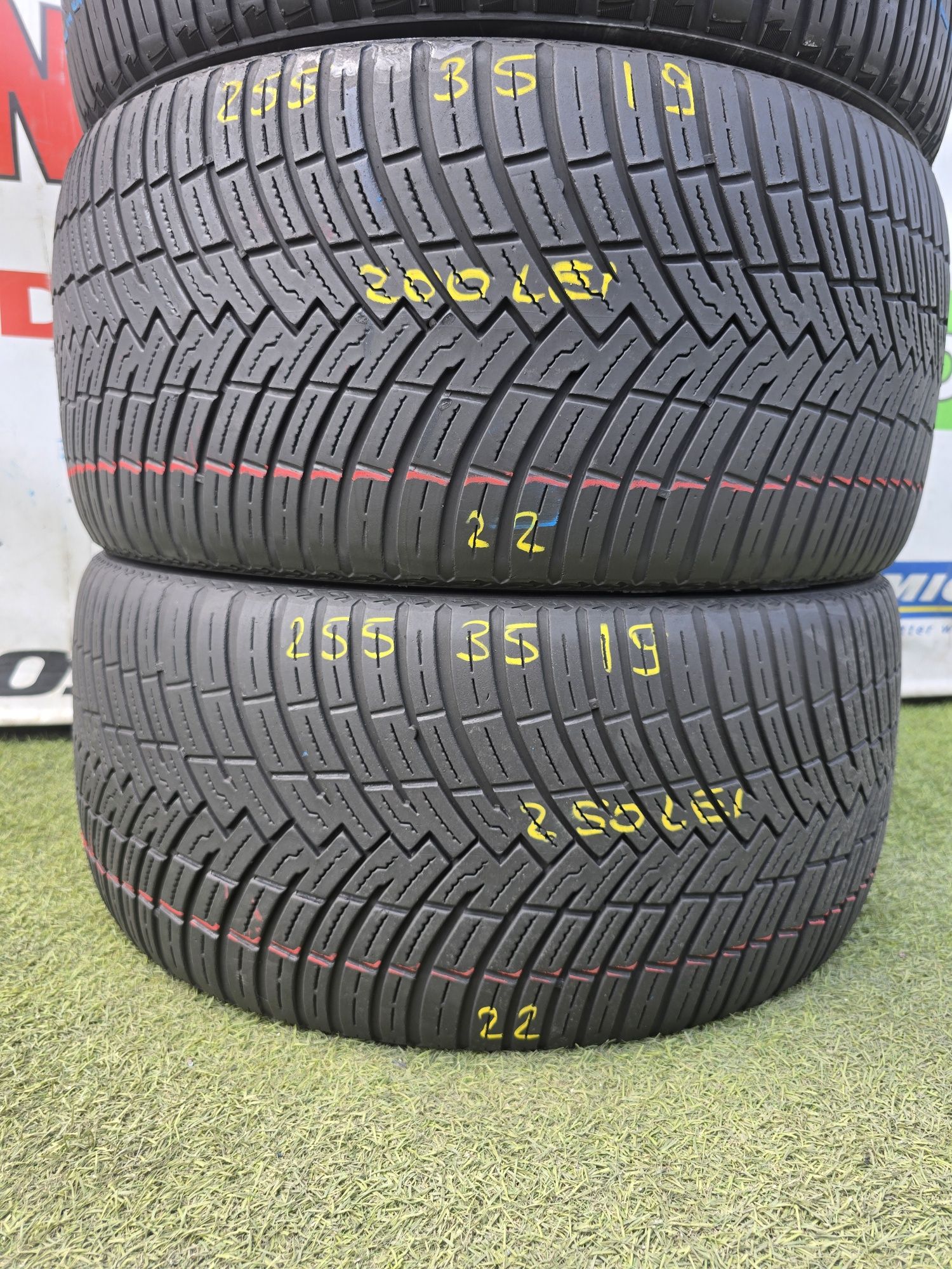 255.35.19 2x maxxis 2x pirelli m+s