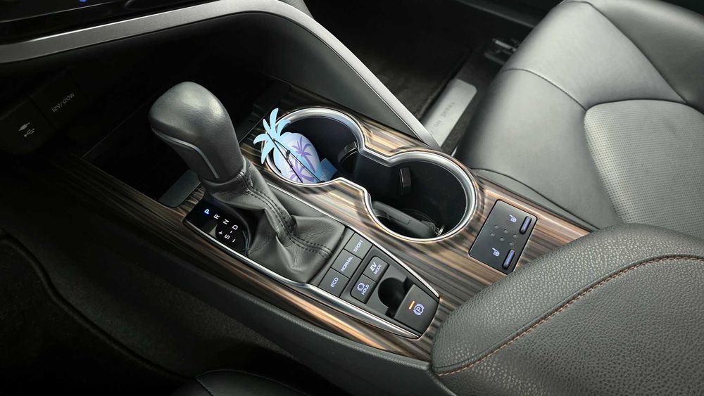 Toyota Camry 2.5 XLE Hybrid   31