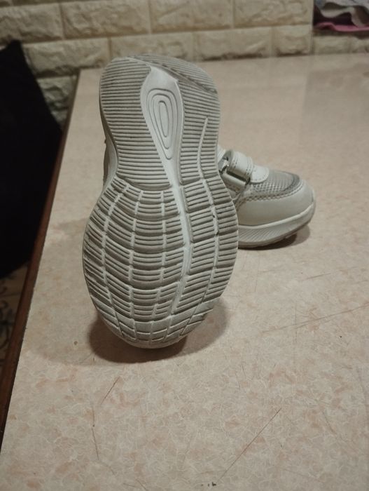 Продаю детскую обувь.