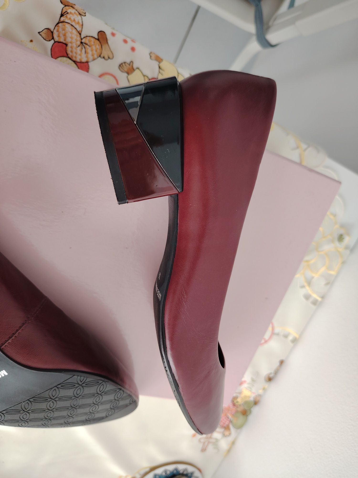 Pantofi din piele marca Epica