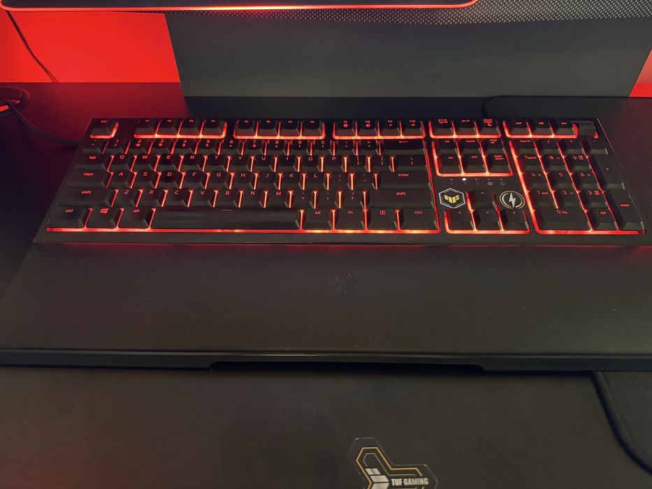 Компютър G:RIGS Prometheus + монитор ASUS + razer слушалки,клавиатура