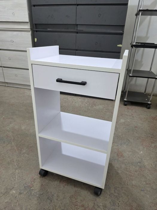 Тумбочка на роликах.  Тележка для салона красоты и косметологии