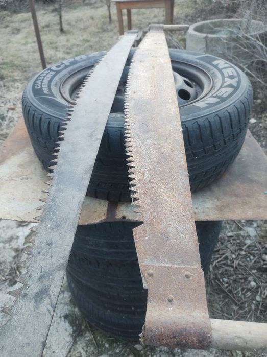 Ferăstrău lemn vechi