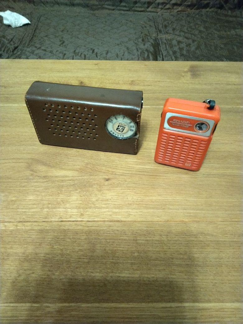 Продавам портативни ретро транзистори SHARP Model TR-173  SHARP BR-170