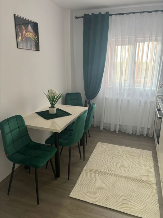 Vând apartament decomandat