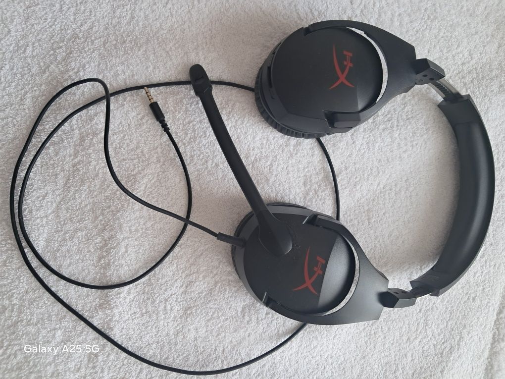 Продам наушники с микрофоном HyperX  новые.