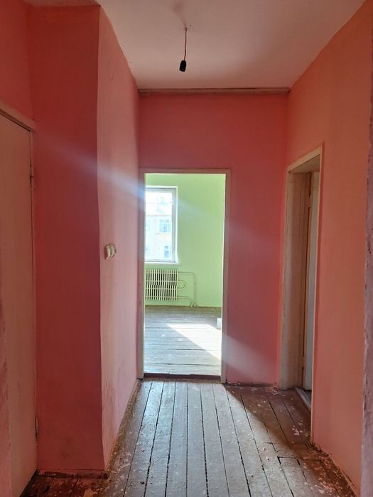 Uy sotiladi Qarshi shaxar 6mn 4etaj 1xonali uy