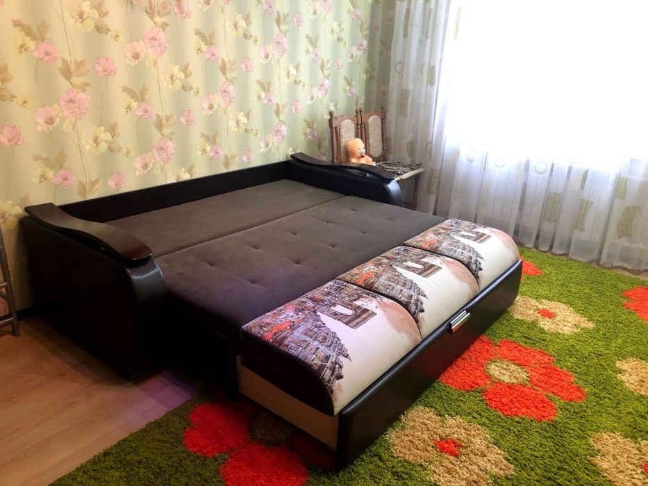 продается кожаный диван