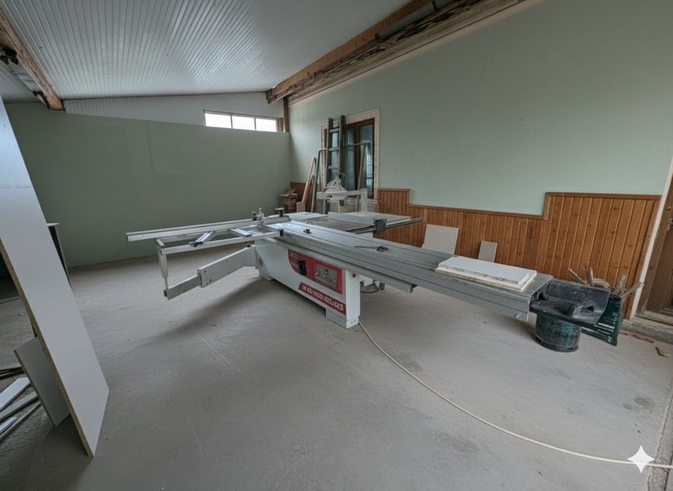 Circular cu masa mobila și incizor