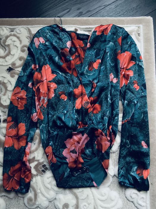 Body Zara model floral