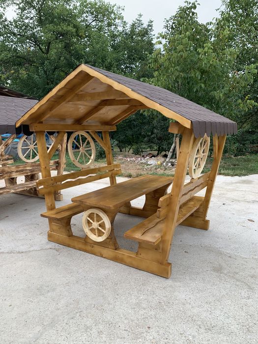 Foisor rustic din lemn