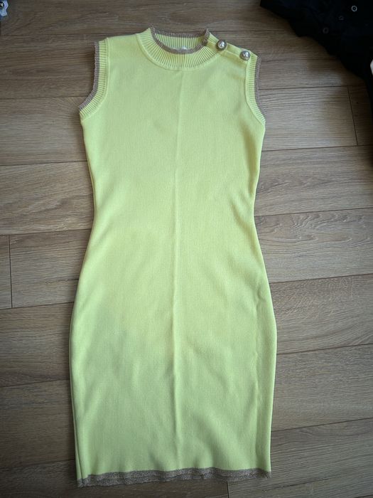 Къса жълта рокля  със златни елементи